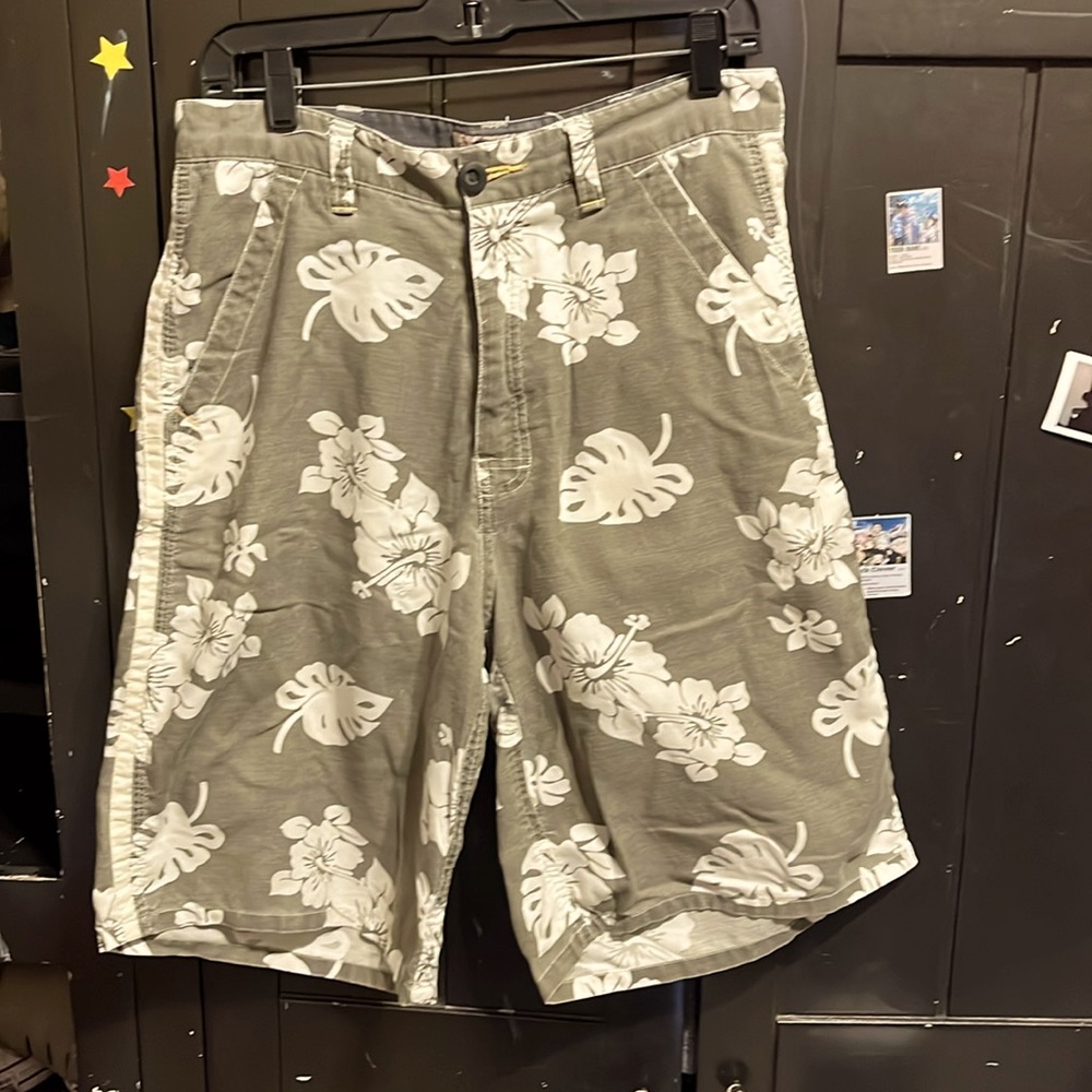 Flora white grey printed Arizona shorts casual